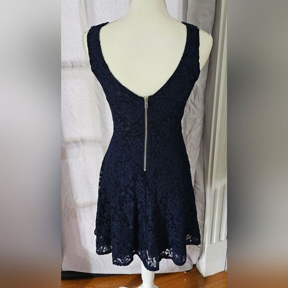 Elegant Navy Lace Dress - Picture 2 of 7